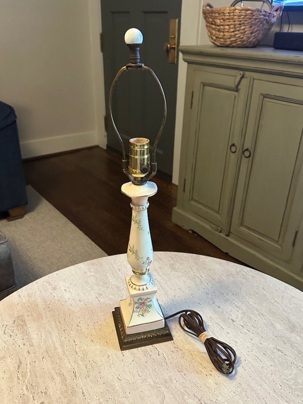 Vintage Porcelain Floral Table Lamp – Works Perfectly (No Shade)